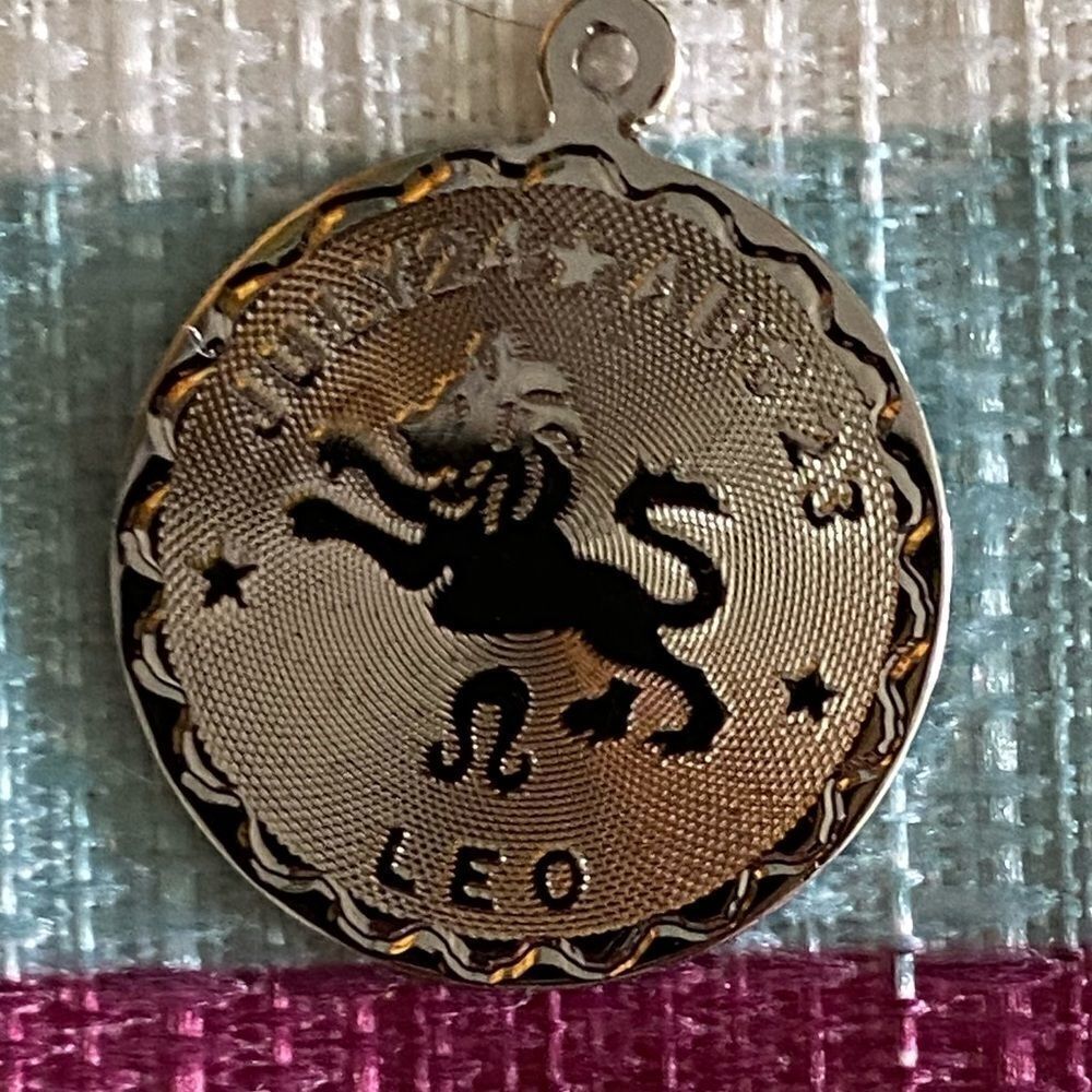 60’S VINTAGE LEO SS charm for charm bracelet.